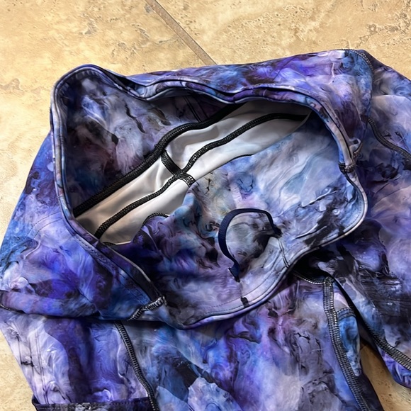 Lululemon Fast and Free High-Rise Tight 25" SIZE 6
Chromasphere Multi Blue - Picture 9 of 15